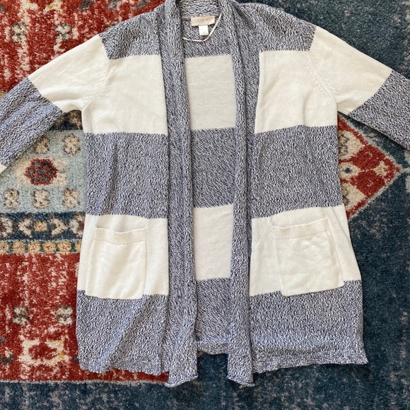 LOFT Cardigan - Picture 2 of 7